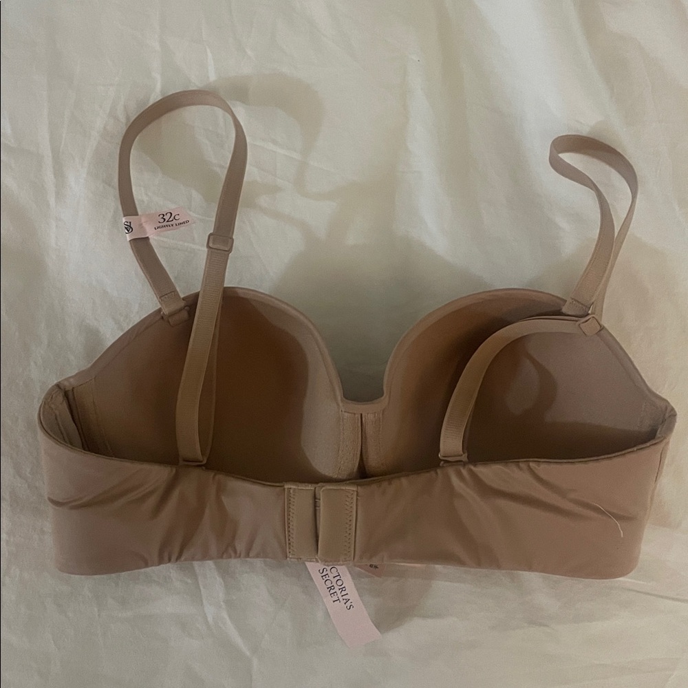 VICTORIA'S SECRET BARE
Lightly Lined Smooth Strapless Bra
Size 32C - Picture 6 of 6